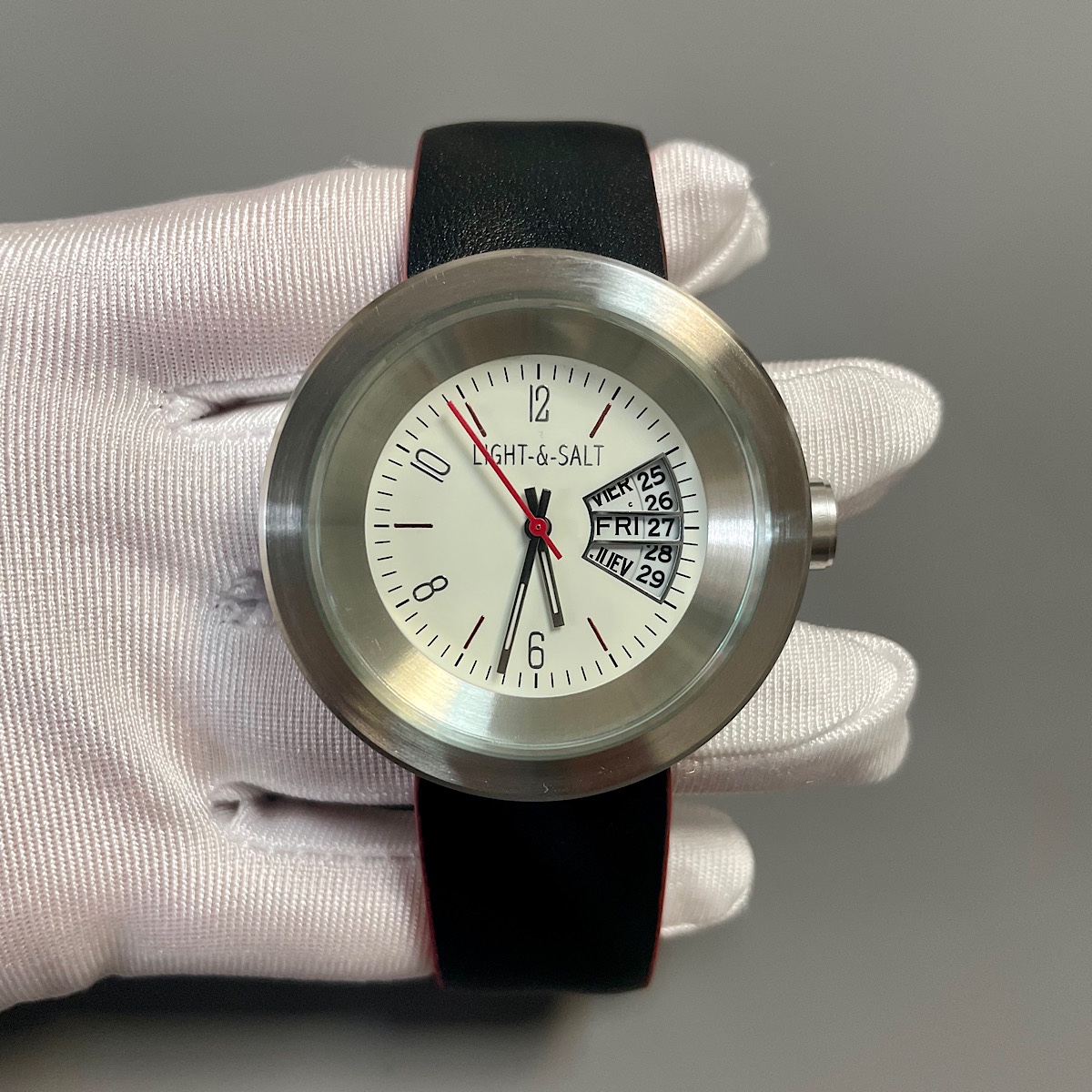 Analog Quartz Watch - high-end fashion three-dimensional dial double calendar